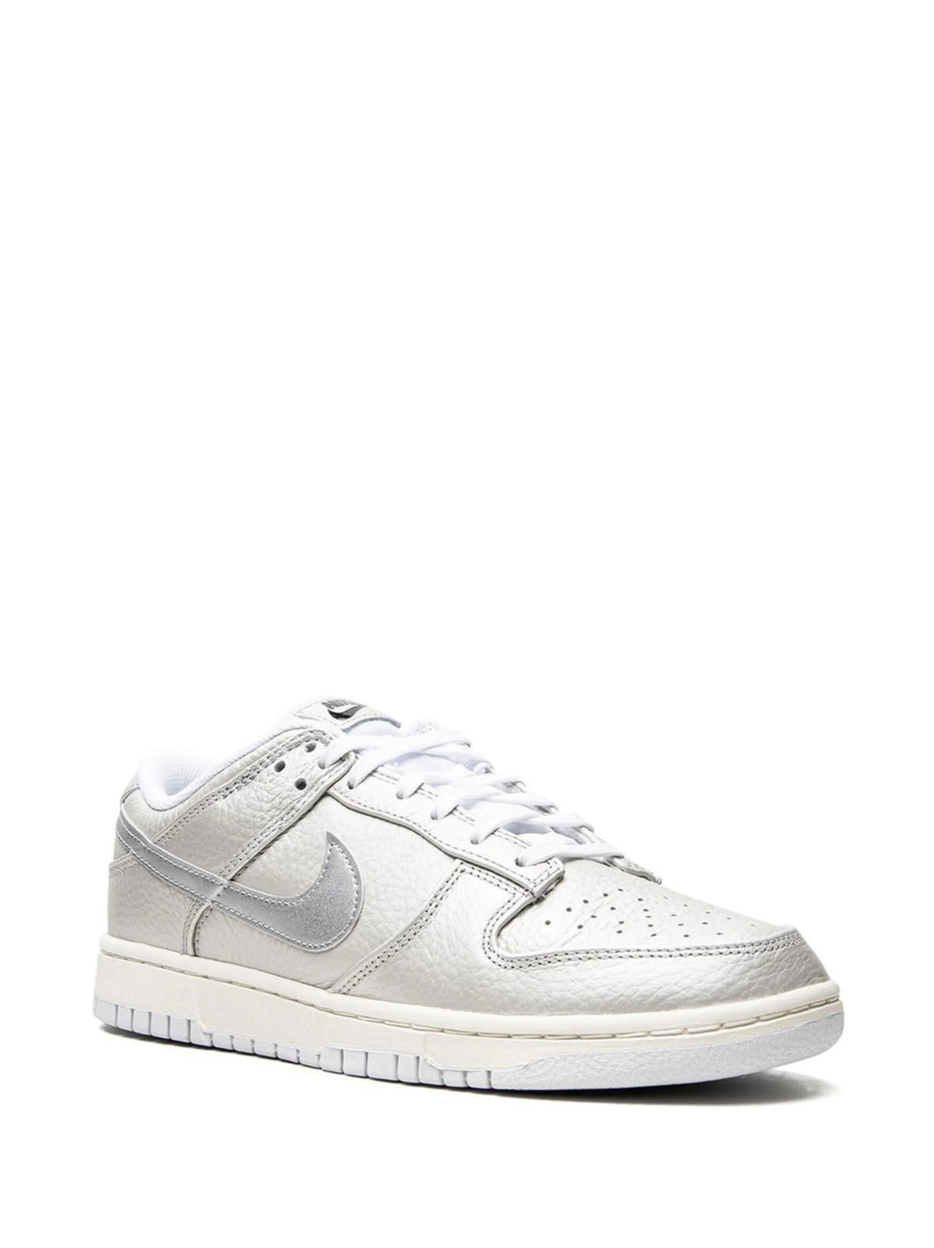 Nike Dunk Low "Metallic Silver"