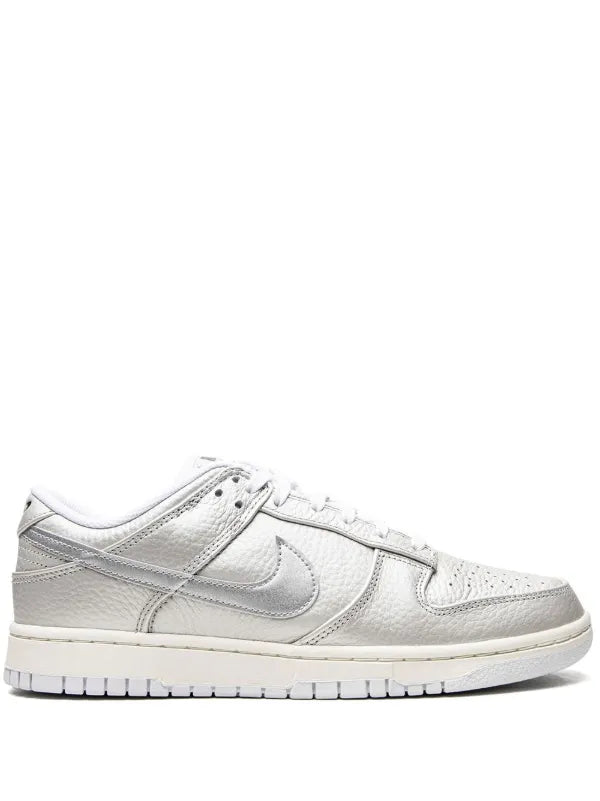 Nike Dunk Low "Metallic Silver"