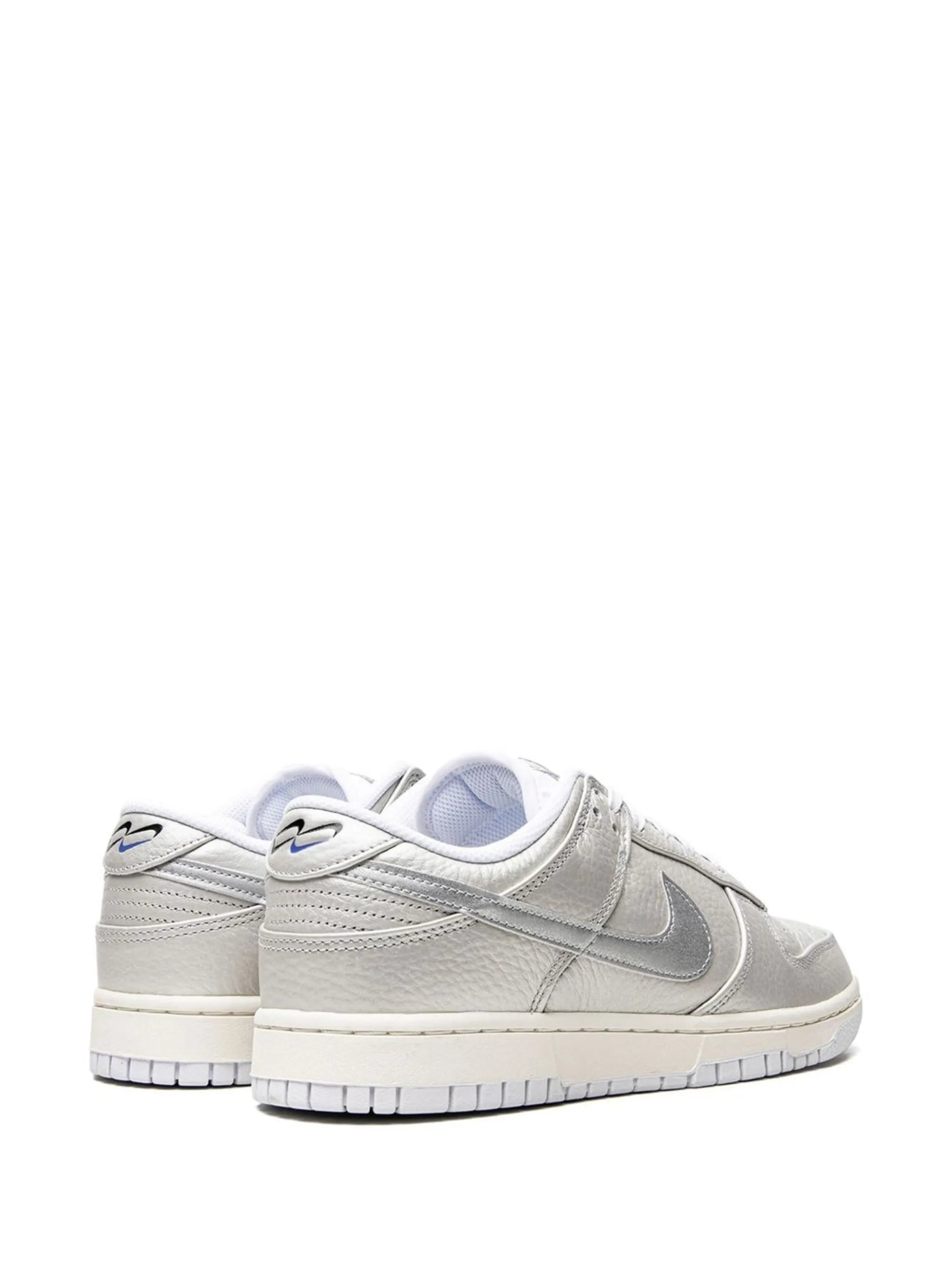 Nike Dunk Low "Metallic Silver"