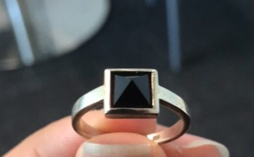 STOLEN GIRLFRIENDS CLUB | Baby Pyramid Ring Silver Onyx