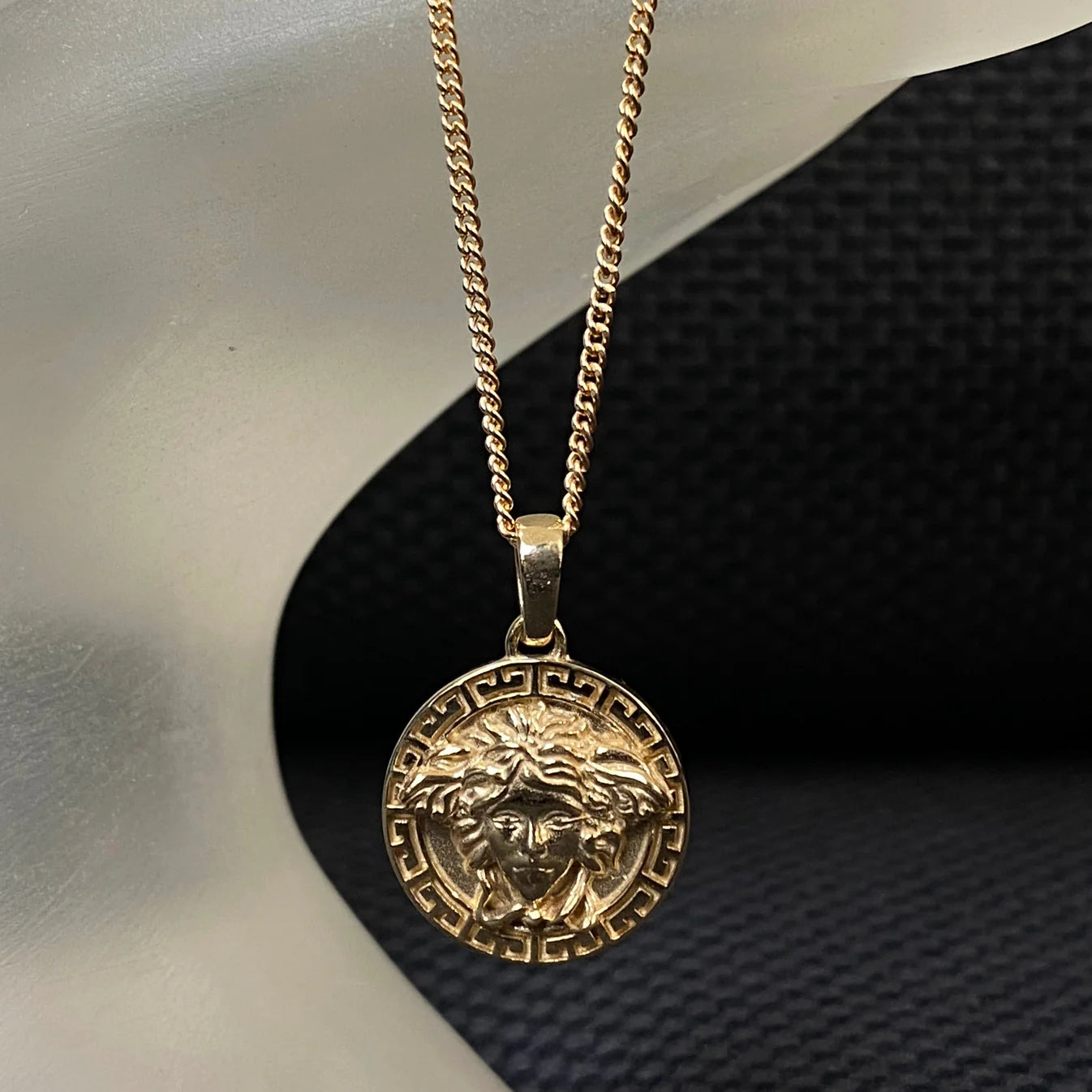 9ct Gold Medusa Small Pendant plus 45cm Chain