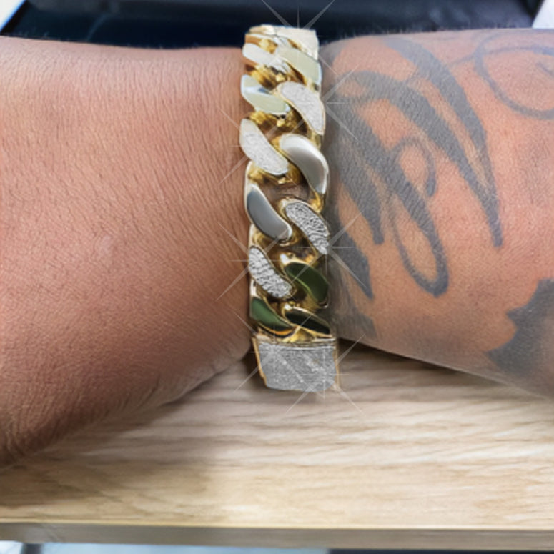 Frosted Bracelet 9ct Gold with diamonds ❄️