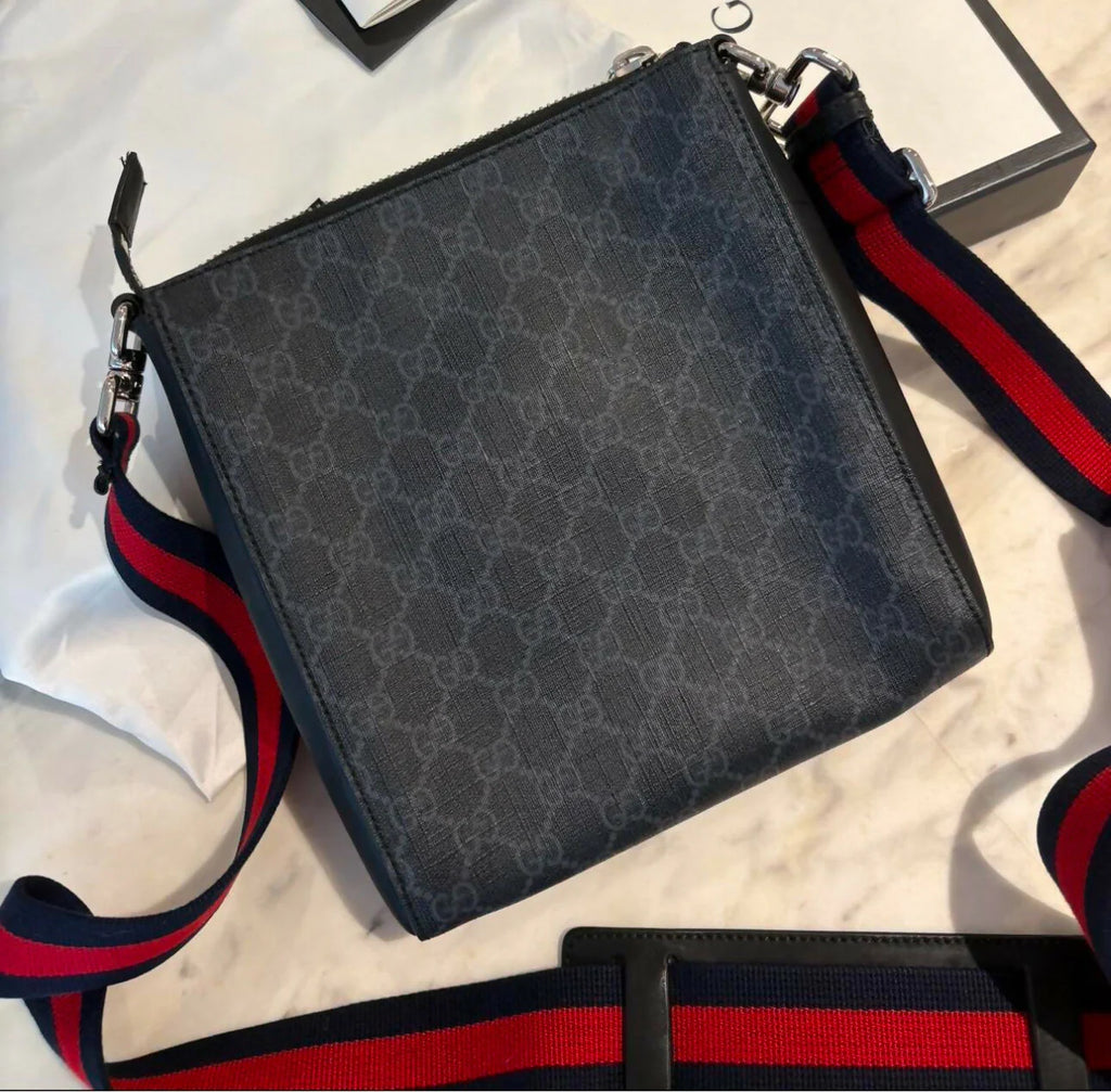 GUCCI GG Black  messenger bag (BIG SIZE)