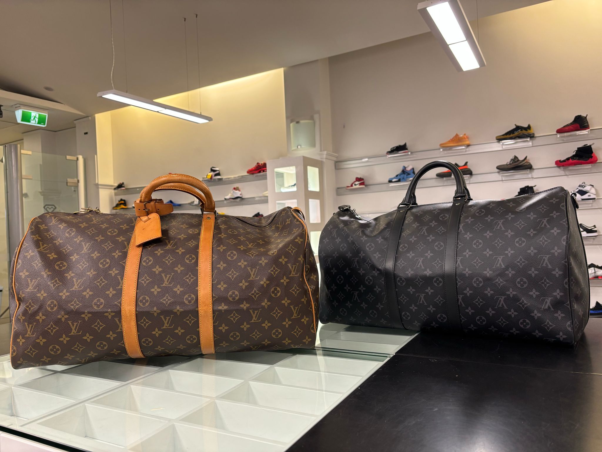 Louis Vuitton Keepall Bandoulière 55 Duffle Bag