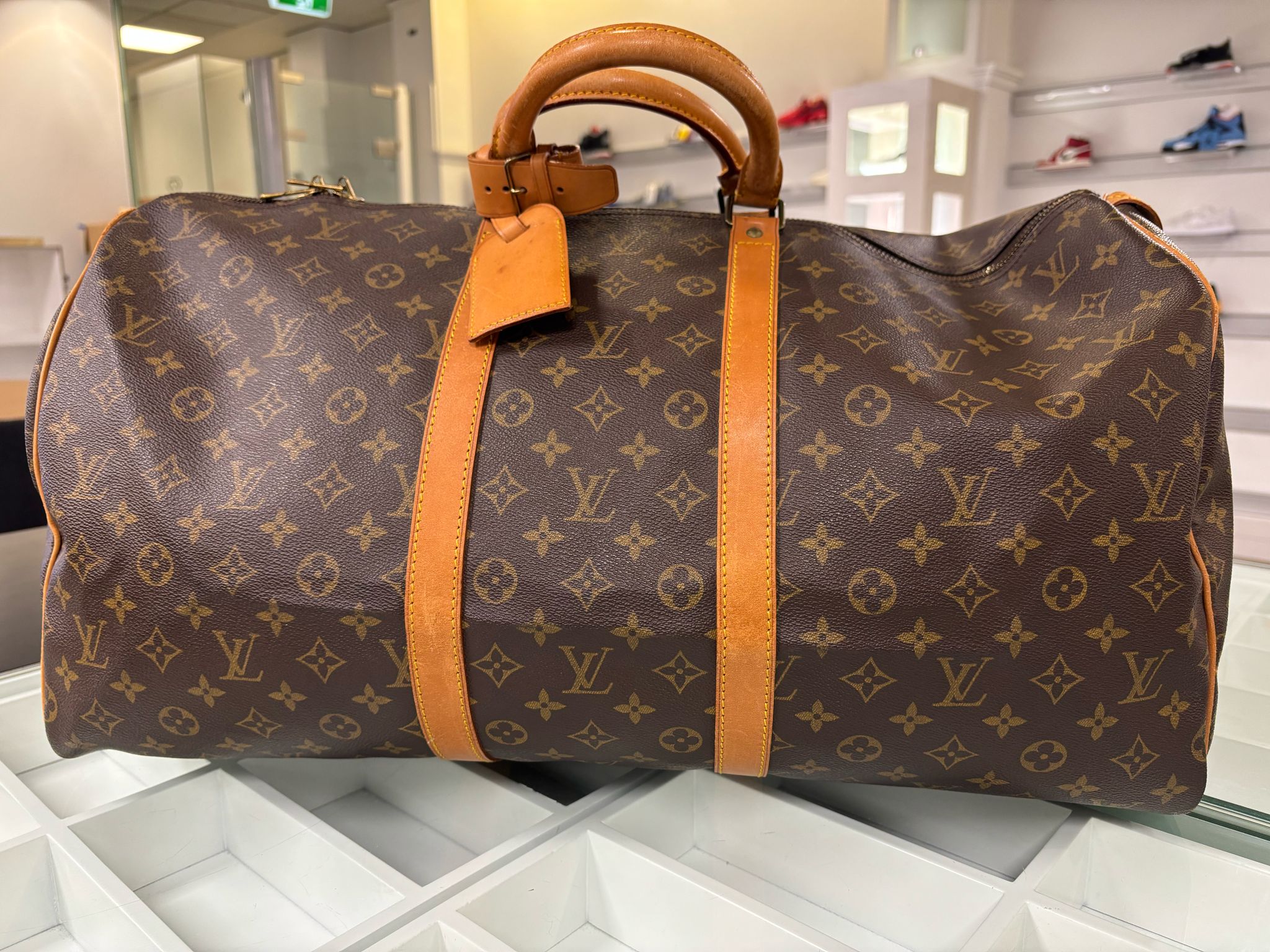Louis Vuitton Keepall Bandoulière 55 Duffle Bag