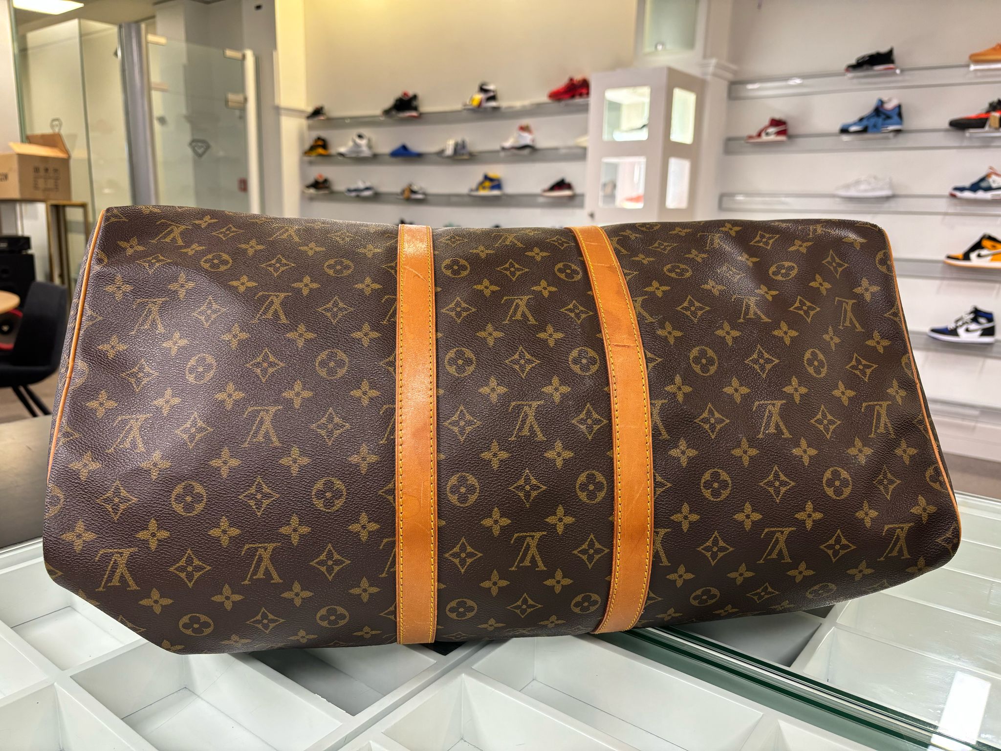 Louis Vuitton Keepall Bandoulière 55 Duffle Bag
