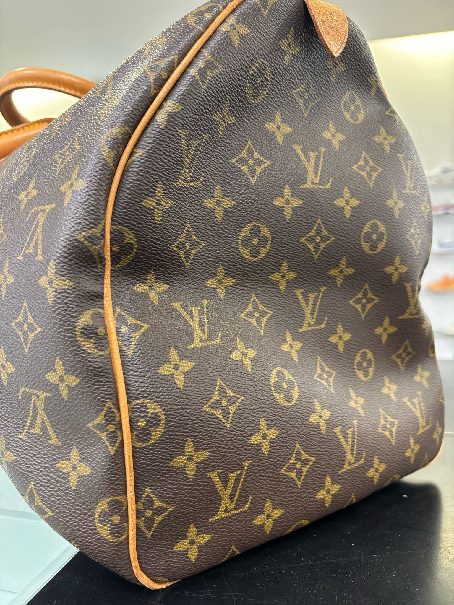Louis Vuitton Keepall Bandoulière 55 Duffle Bag