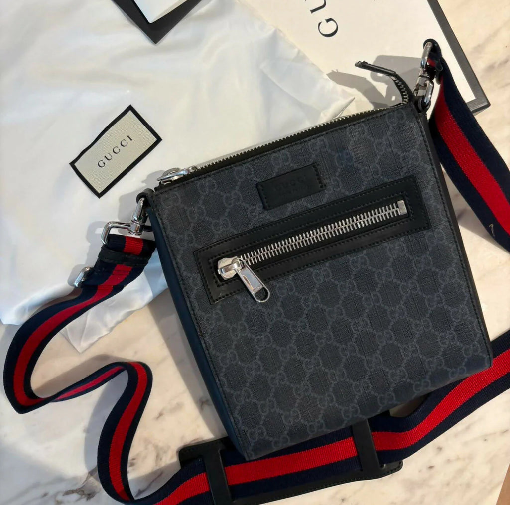 GUCCI GG Black  messenger bag (BIG SIZE)