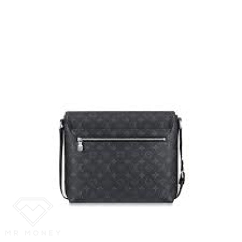 Louis Vuitton District Mm Handbags